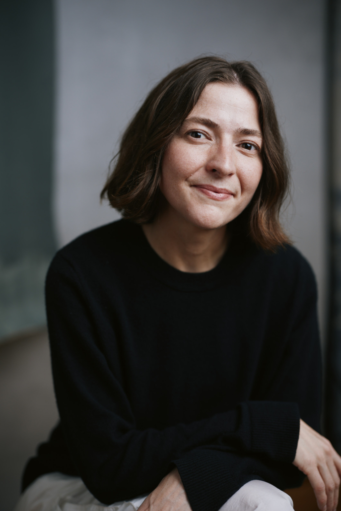 Claire Nelischer
